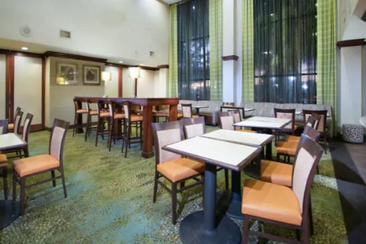 林登汉普顿酒店 外观 照片