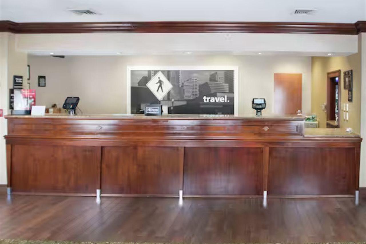 林登汉普顿酒店 外观 照片