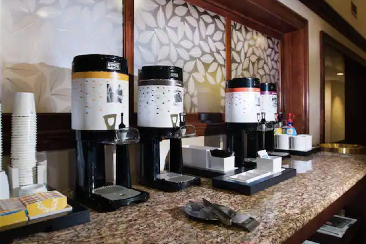 林登汉普顿酒店 外观 照片